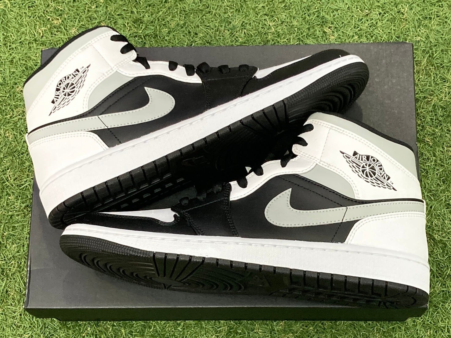 NIKE AIR JORDAN 1 MID WHITE SHADOW