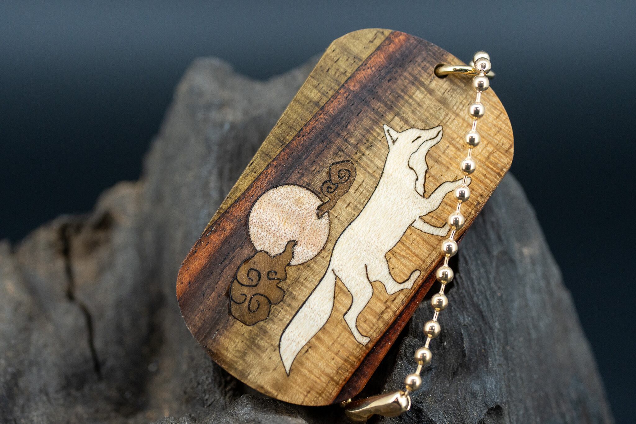 【21世紀最高峰の材】サイアミーズローズウッド マイクロカーリー ドッグタグ 象嵌 十五夜きつね