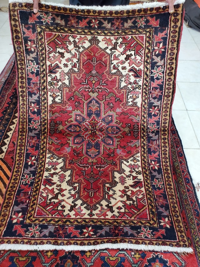 絨毯クエスト48【No.70】 ※現在、こちらの商品はイランに置いてあります。ご希望の方は先ずは在庫のご確認をお願いします。