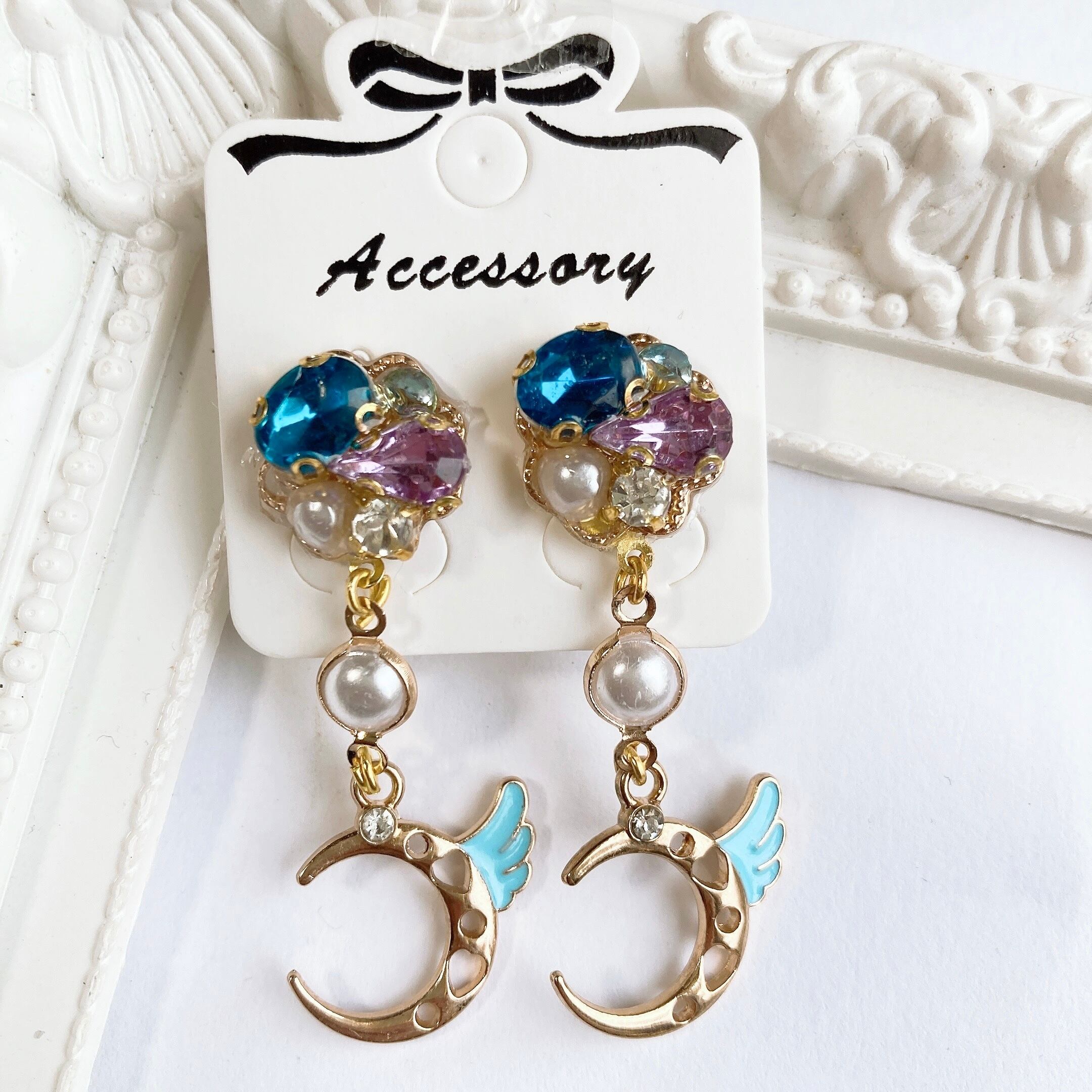 キラキラビジューとゆめかわ月チャームピアス | 米菓(べいか)ry's