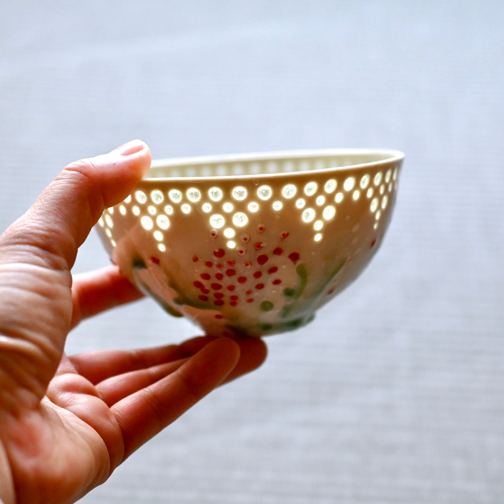 24.水辺のナンテン蛍手茶碗 (B) | 陶工房 みかガマ ＊ のぐちみか