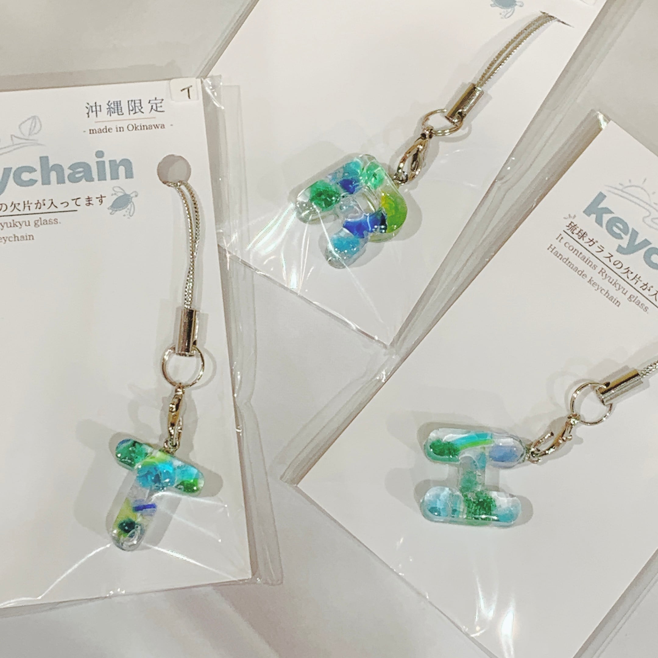 人気】 琉球ガラス入り⭐︎ミニイニシャルキーホルダー | tete by okinawa