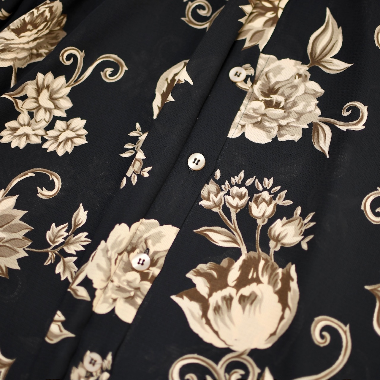 Liz sport flower pattern sheer shirt