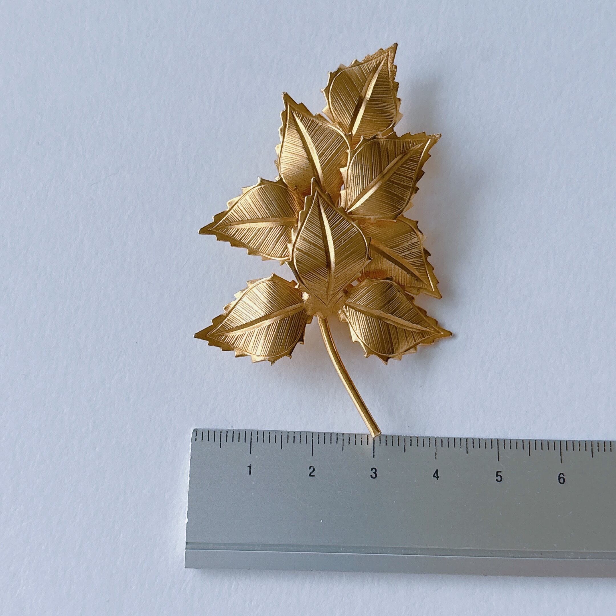 Vintage 60s - 70s gold tone leaves brooch ヴィンテージ 60年代 - 70