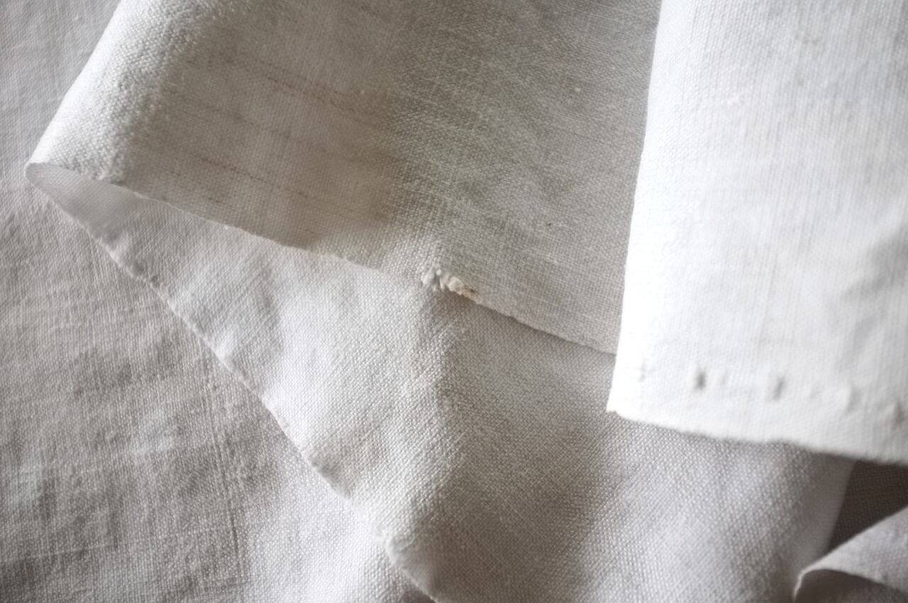 1900s フランス 手織リネン 大きなモノグラムと牧歌的ワンピース