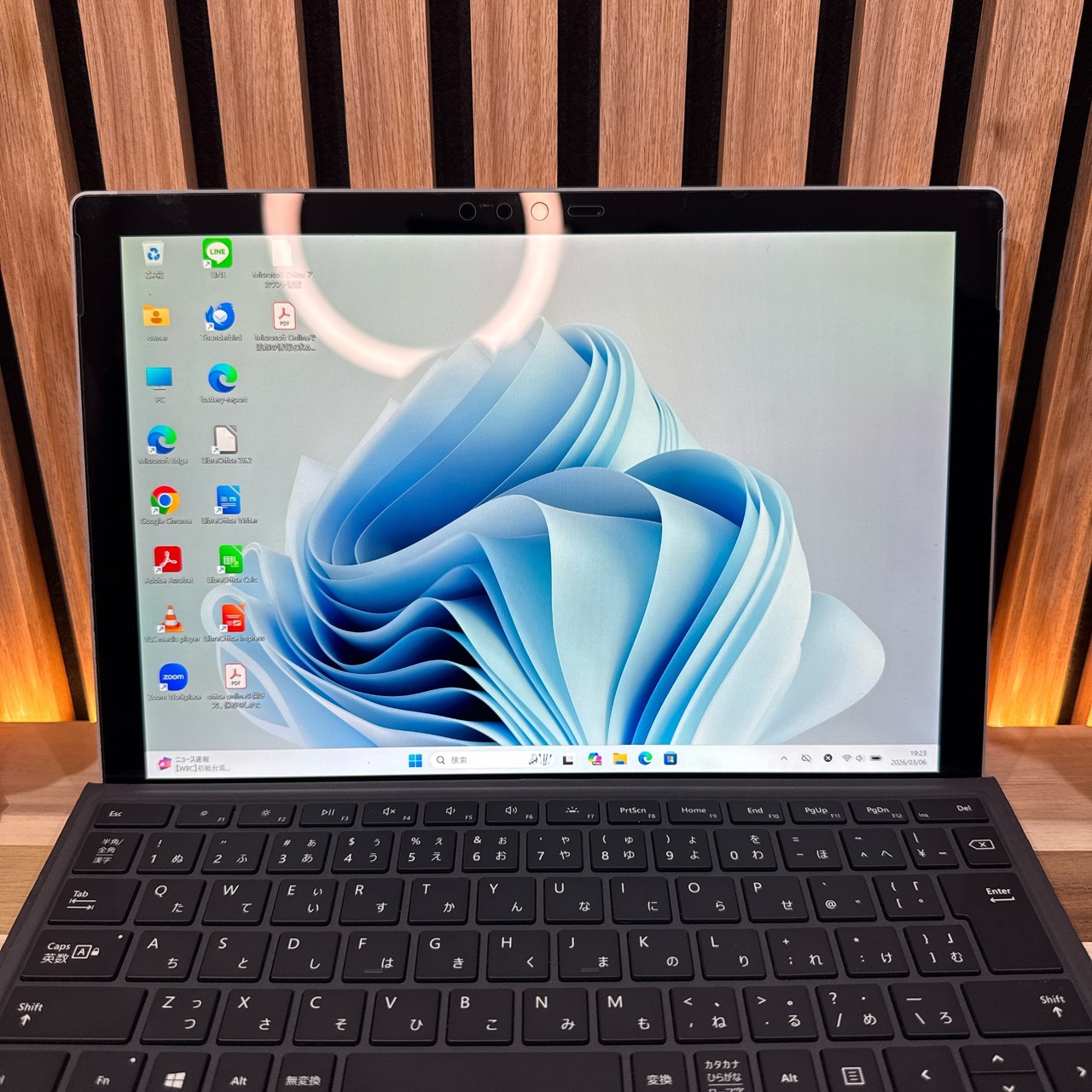 \ 公式ショップ限定価格❣️/ 準美品《希少最高峰i7モデル》Surface Pro6 プラチナ メモリ8GB SSD256GB タッチパネル ノートパソコン 安心サポート&3ヶ月保証付き