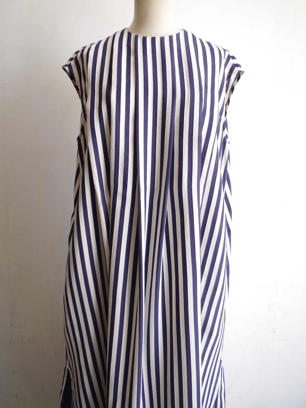 SINME ストライプタックノースリーブワンピース ショート