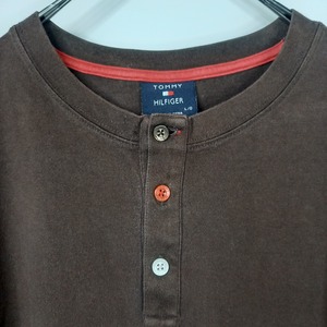 トミーヒルフィガー　ヘンリーネック　Tシャツ　刺繍ロゴ　無地　茶色　L/G