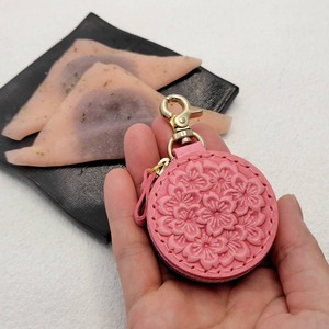 桜散らしの小物入れ（シビラリスシオ、裏面:矢がすり模様）