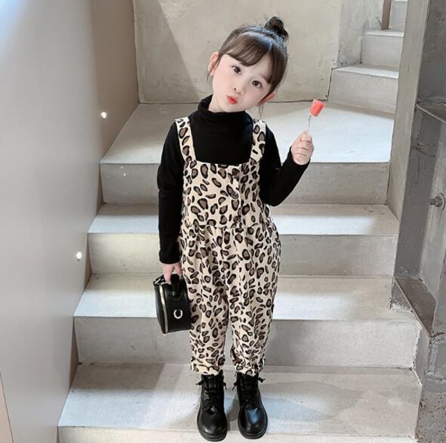 送料無料♡子供服　ヒョウ柄　セットアップ 　インナー　サロペット　2点セット　可愛い　カジュアル 韓国風 韓国ファッション（DM0397）