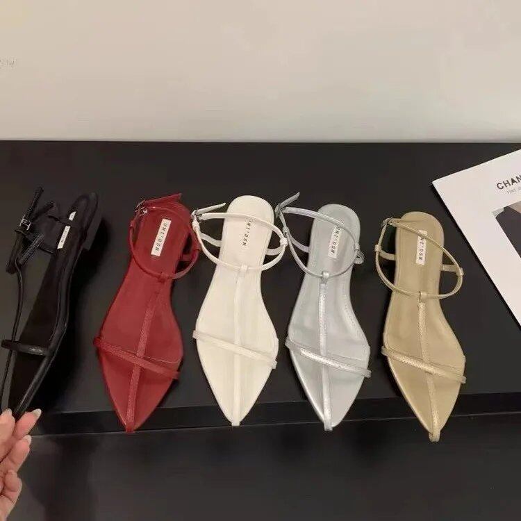 女性のフラットサンダル 2025 夏の新ファッションサンダル ローマスタイルのセクシーで快適なローヒールの女性のサンダル Zapatos Mujer