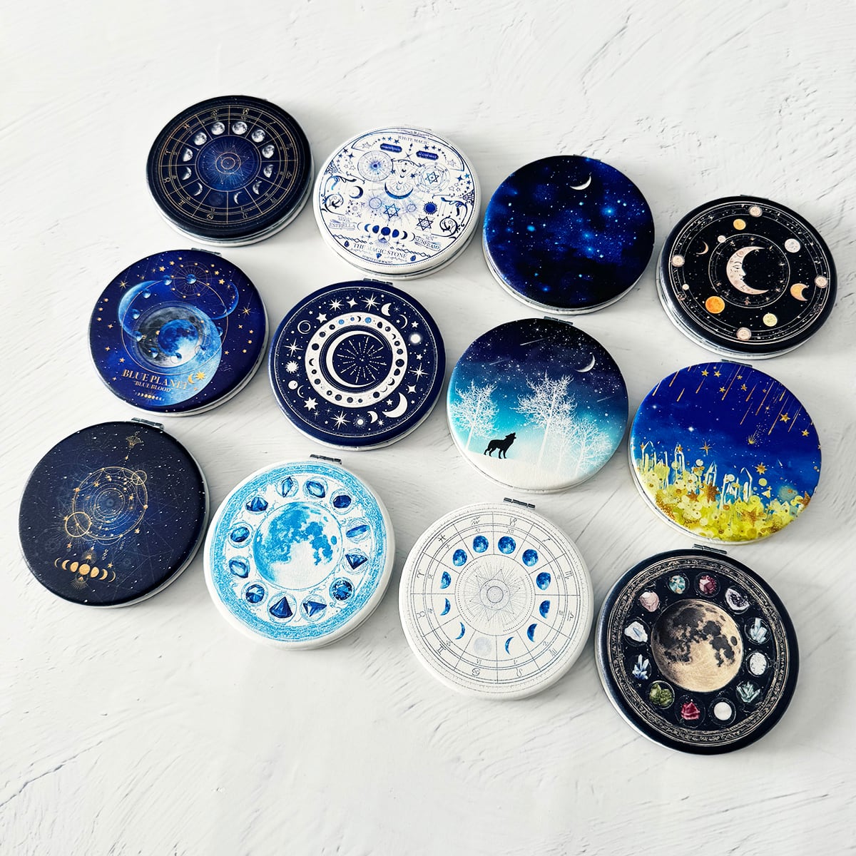 空翔る星 星空と夜空と天体柄の 折りたたみコンパクトミラー | LALA CloveR.幻想