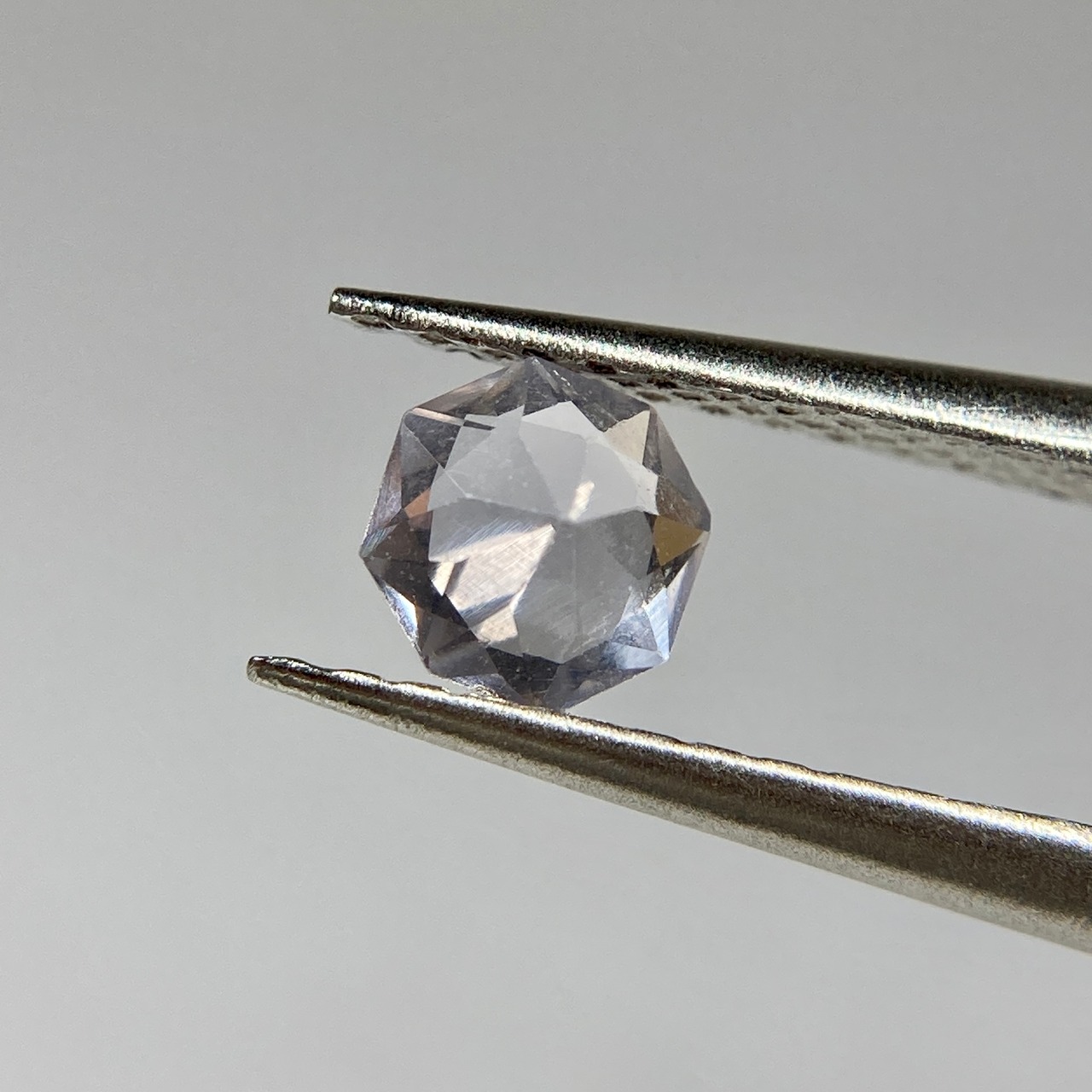 お花みたいなスピネル 白系 約4.5mm r-0120