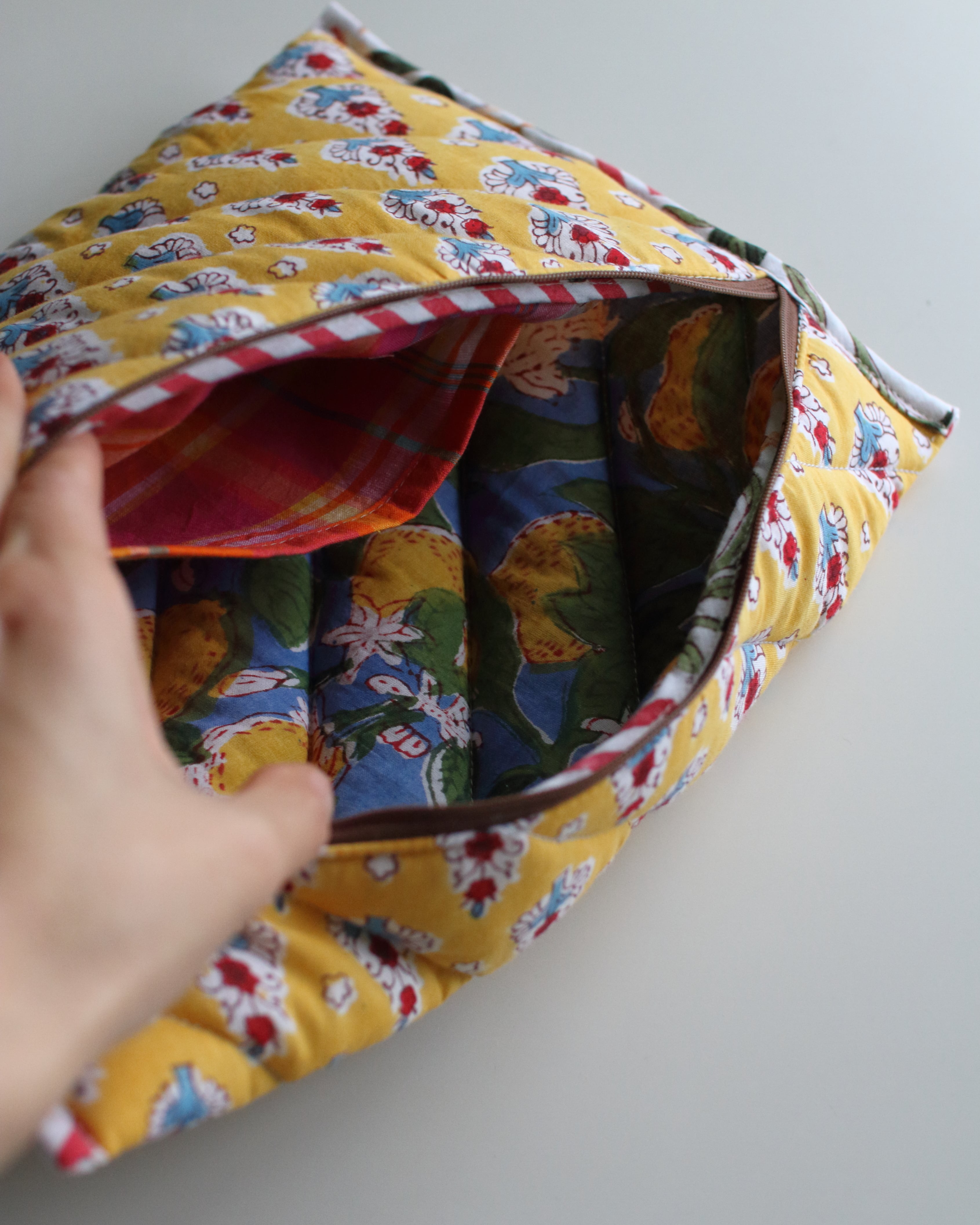 Block quilt Tablet Sleeve. <YEL flower>