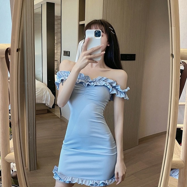 【送料無料】2色 キャバドレス ボディコン ワンピドレス レディース  ミニ丈 ショート丈 膝上 オフショルダー スリム タイト 細身 フリル ハイウエスト かわいい 大人可愛い きれいめ 上品 おしゃれ お洒落 大人可愛い 大人女子 キュート セクシー エレガント 主役級 存在感 S M L 黒 ブラック 青 ブルー 無地 夏 10代 20代 デート お出かけ 女子会 パーティー イベント リゾート 韓国 韓国系 オルチャン モテ 美脚 脚長 新作 プチプラ トレンド db2677