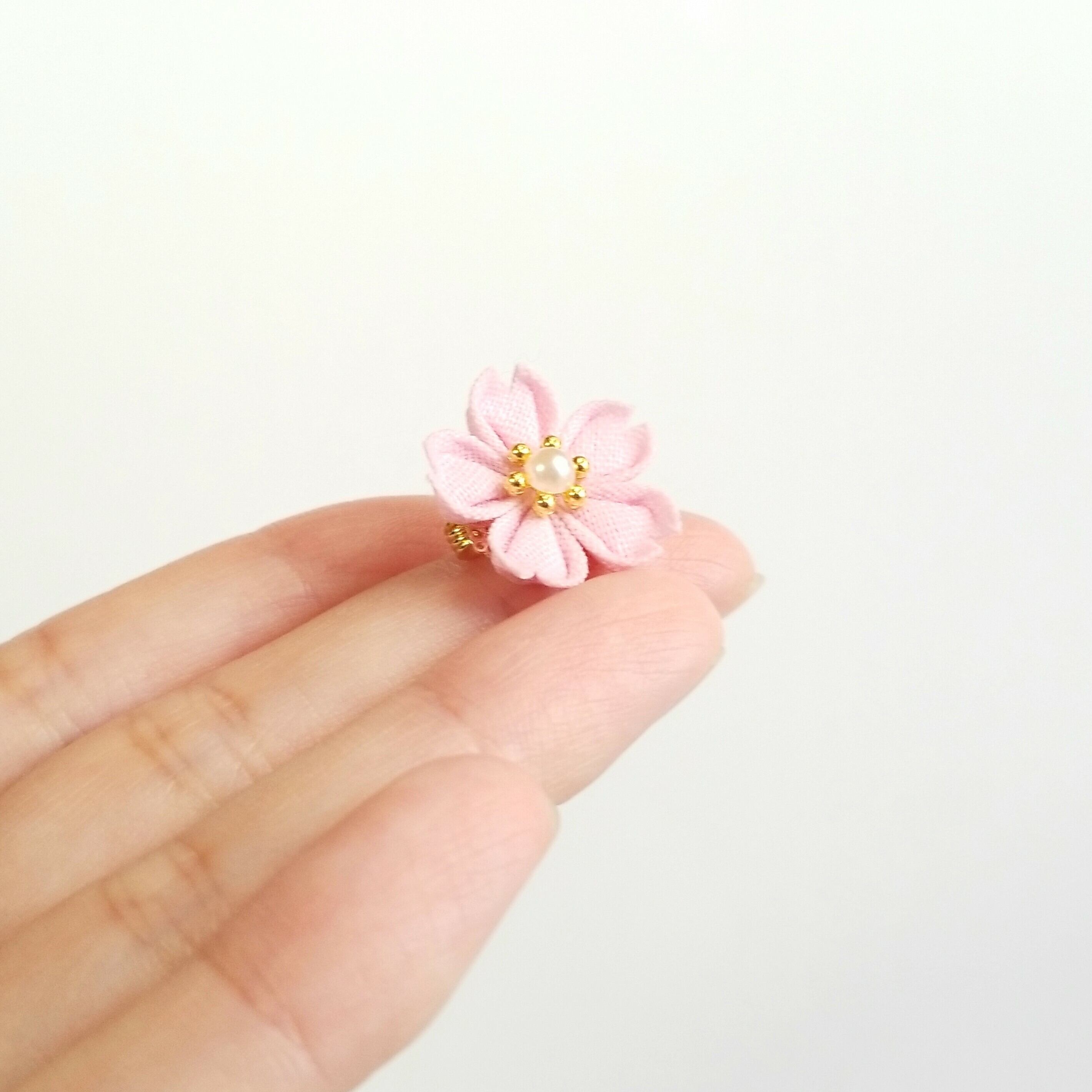 つまみ細工 桜のミニブローチ・マスクチャーム 】---- ブートニエール