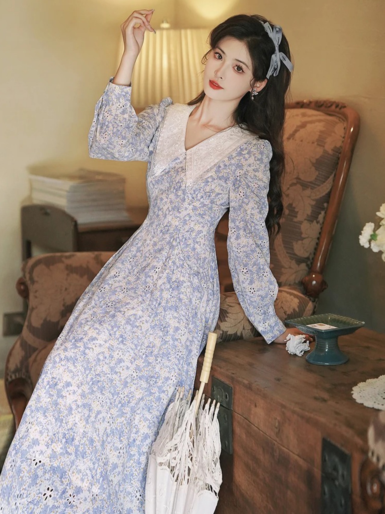 【0130】All-over Blue Small Flower Long Sleeve Dress