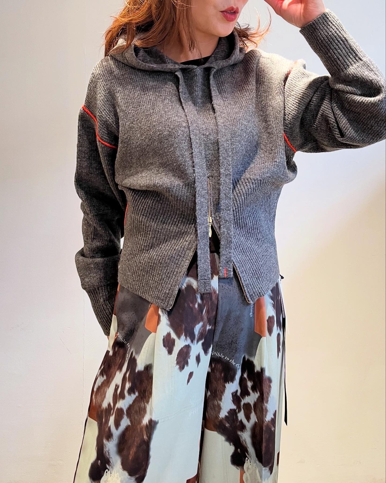 エイミーロウ  Eimee Law ZIPスリットフーディーニットTOPS