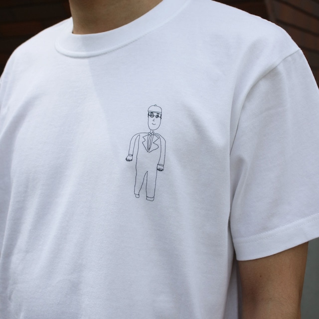 メカネをかけた男が左胸と襟にいるTシャツ【KatanoKemusi】