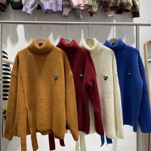 ニットトップス レディース ニット セーター ハイネック タートルネック 秋冬 長袖 プルオーバー トップス ワンポイント サイドスリット シンプル 無地 カジュアル お出かけ おしゃれ ニット