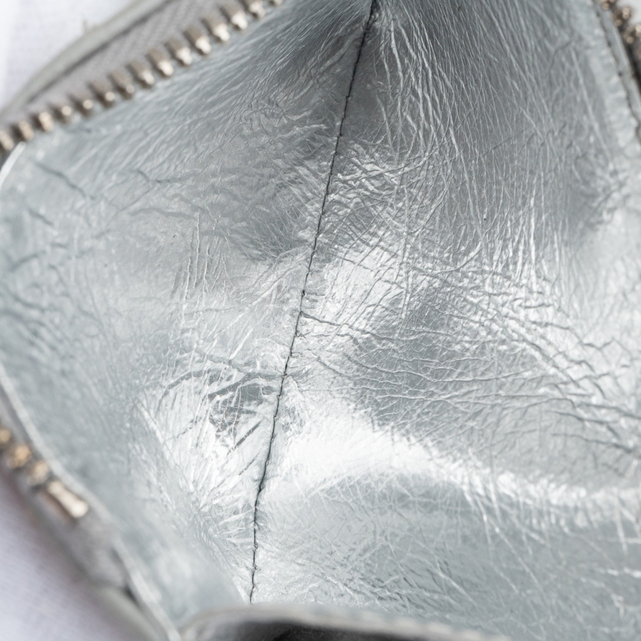 ボッテガヴェネタ 二つ折り財布 シルバー レザー AW24