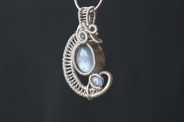 Moonstone silver925 wirewrapping pendant