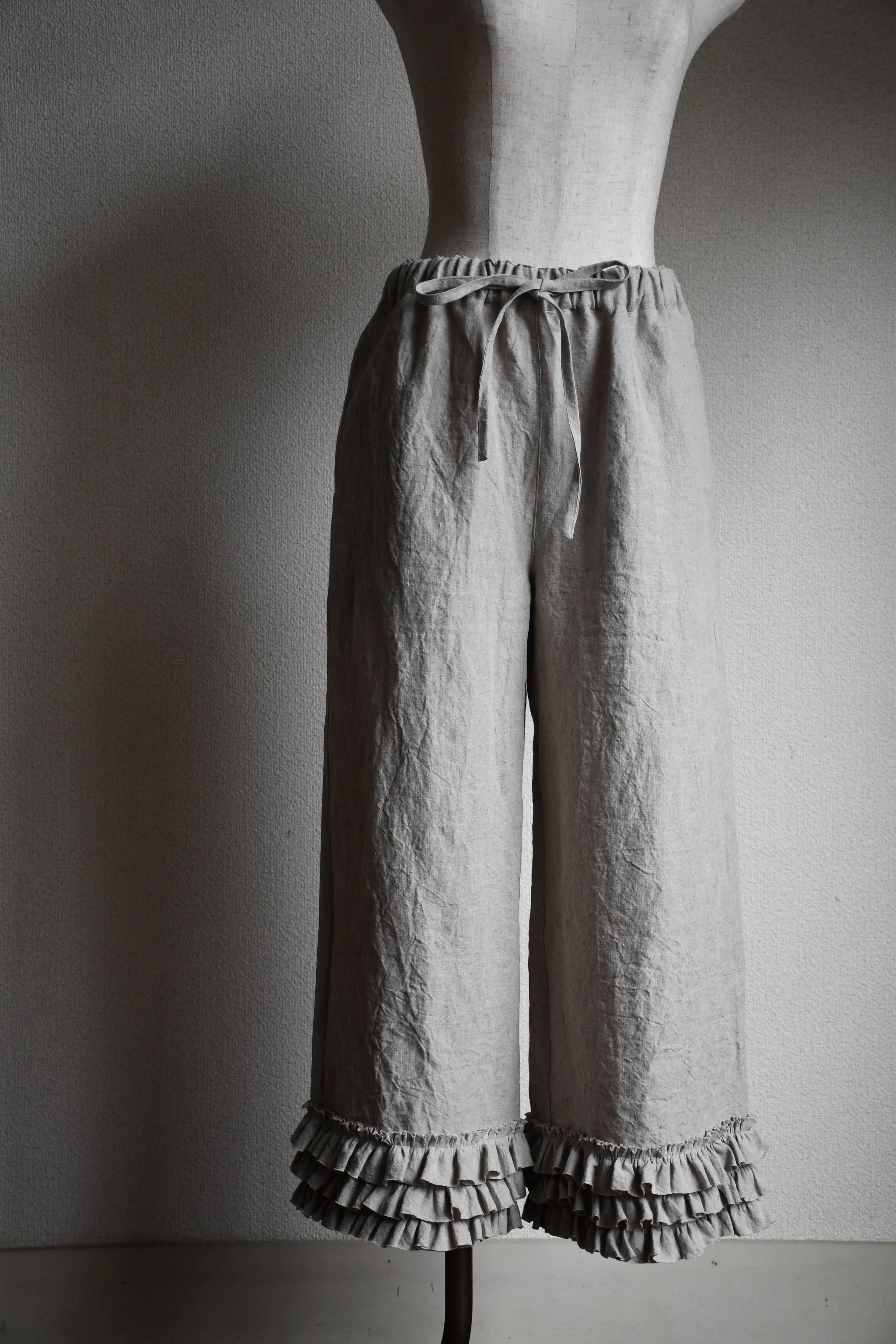 Frill long pants color:生成り