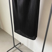 【受注予約：7月中旬入荷予定】pleated 【SK】/black