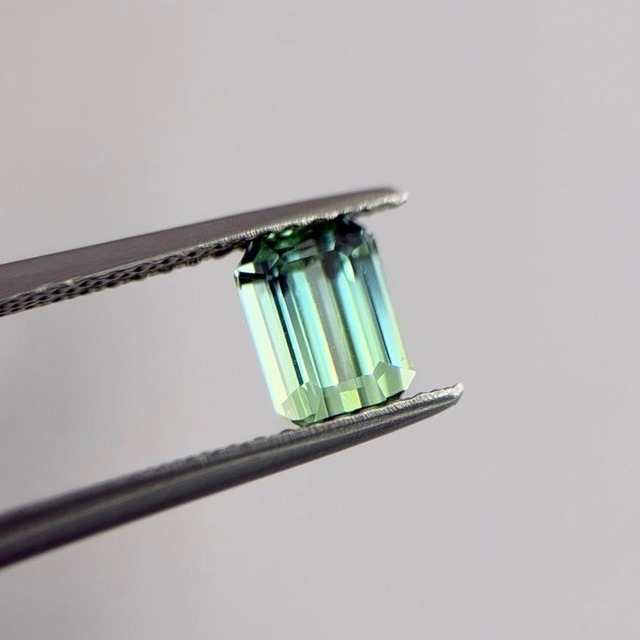 グラデーションカラートルマリン エメラルドカット 6.2x4.5mm, 0.87ct, アフガニスタン産