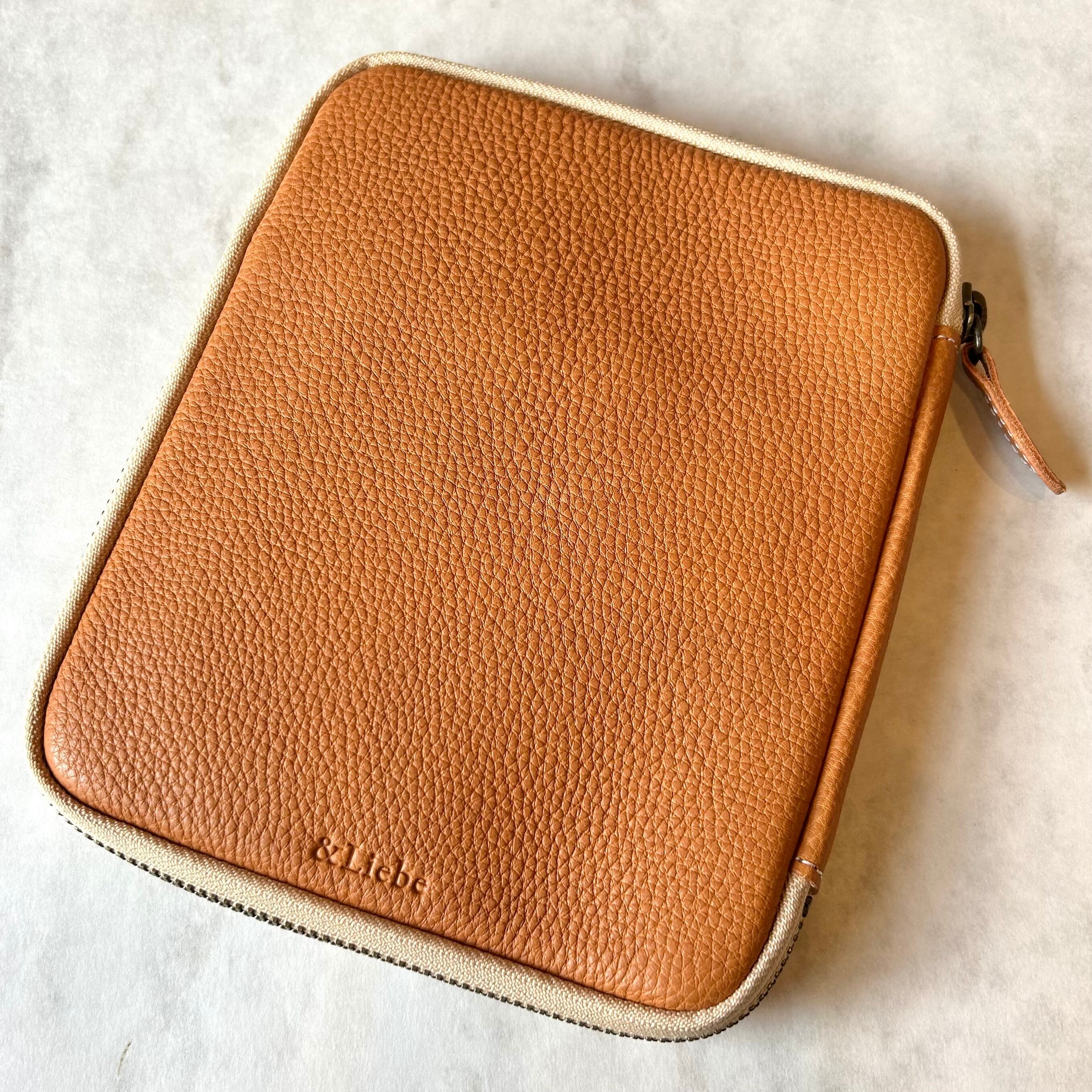 ＆Liebe「開くたび、ときめく 文具ポーチ（ぺブルヌメ革）」／5本差し