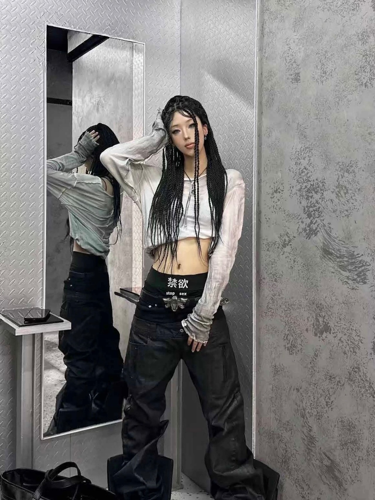 【CinderVein】Distressed Spray Wrinkled Long Sleeve Tee
