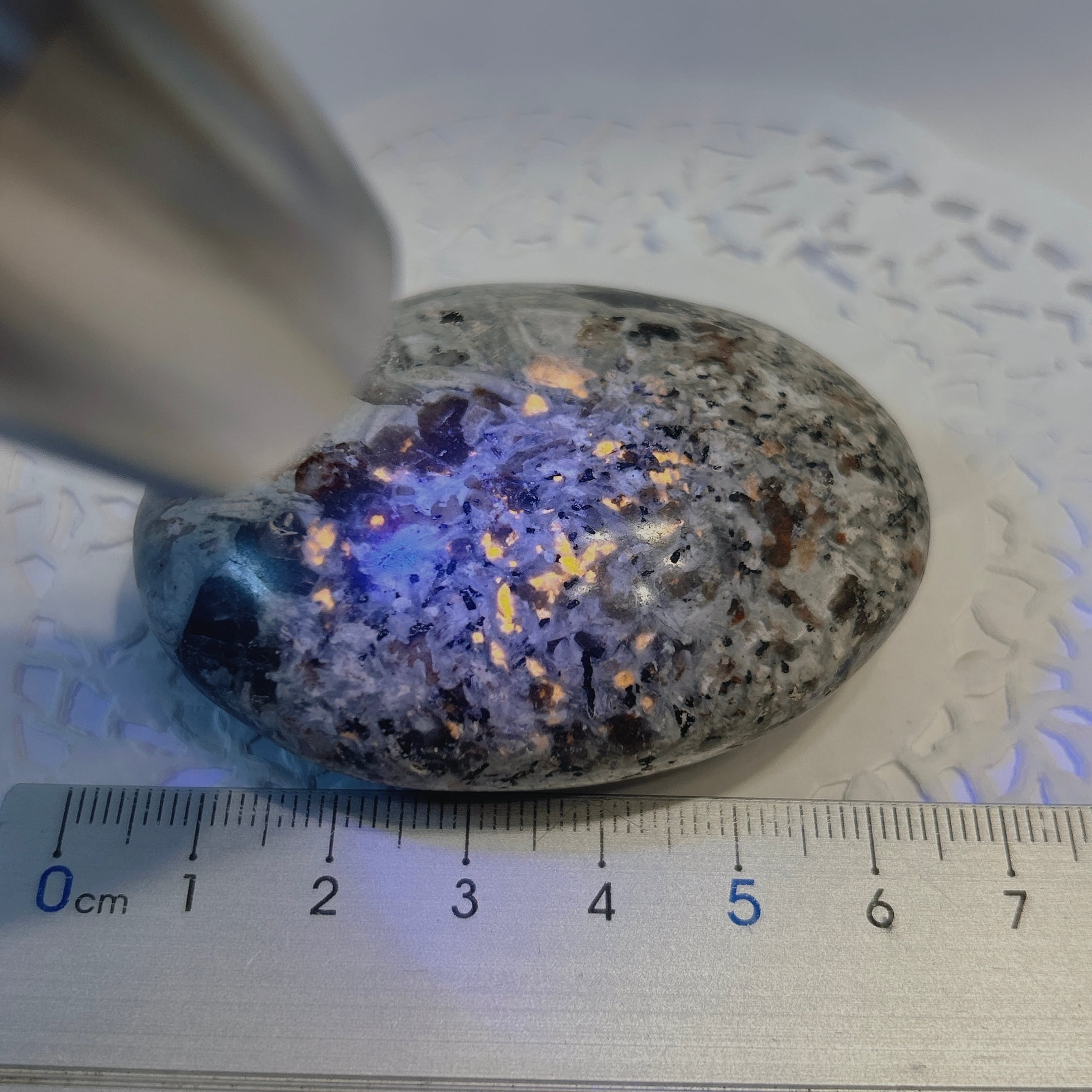 18059】ユーパーライト 紫外線で蛍光 Yooperlite 鉱物 天然石