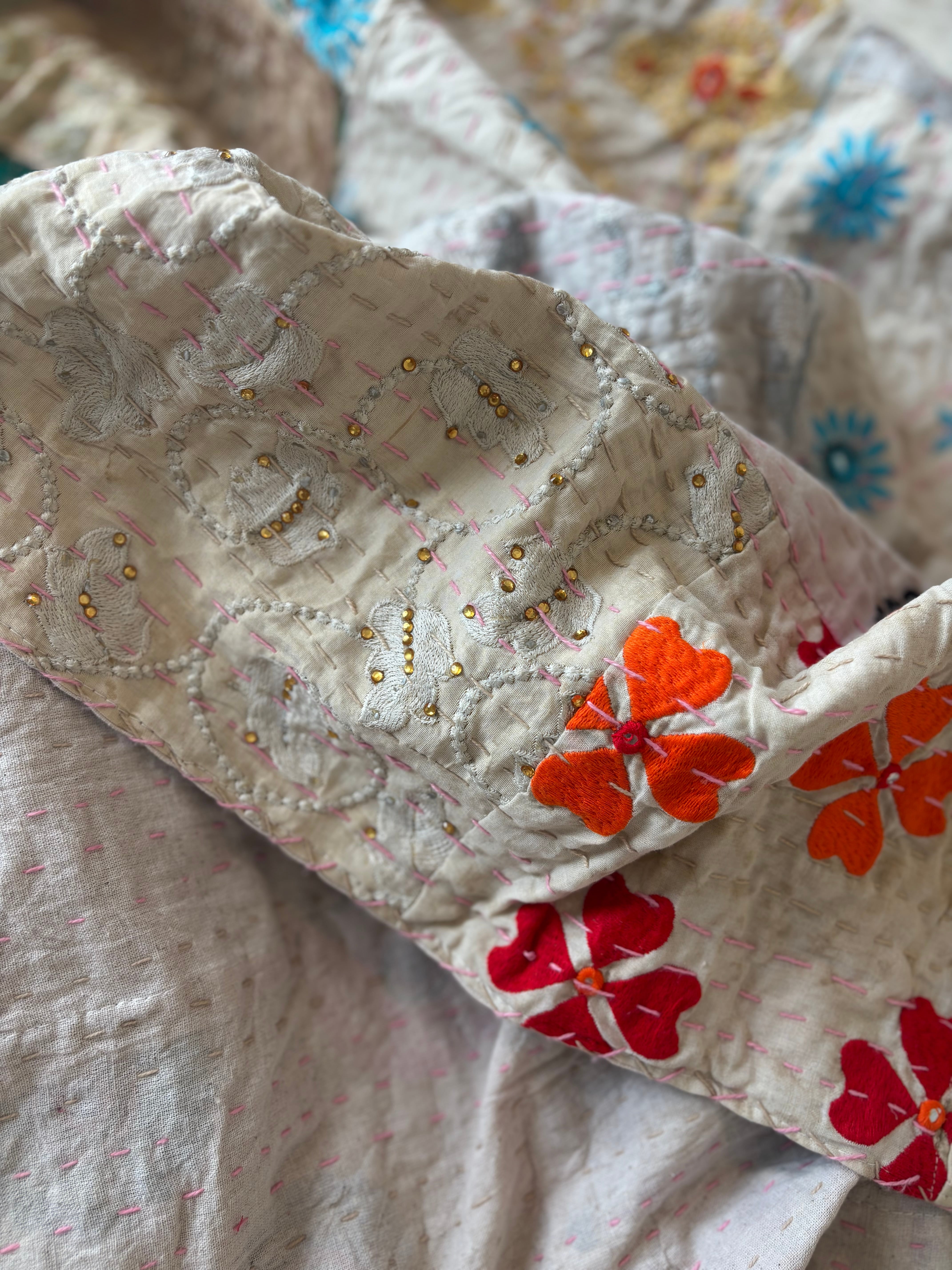 L】アイボリー カンバディアキルト(ダブルサイズ) インド刺繍パッチ