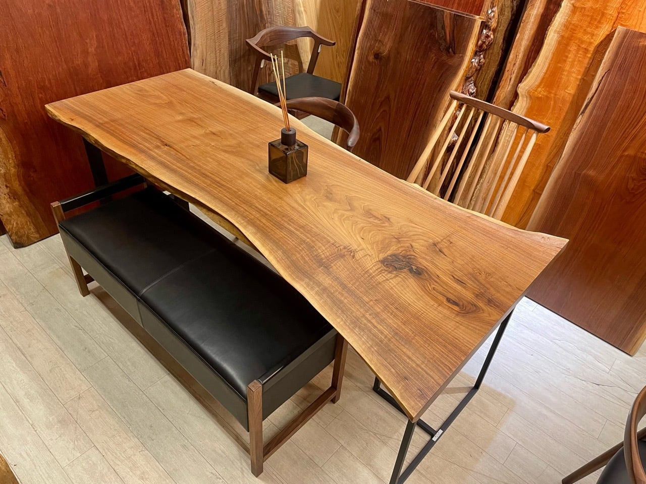 胡桃（クルミ）_2000×740-870×50_青山店_テーブル天板/一枚板 221757