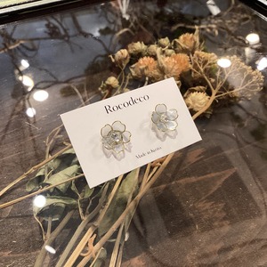 Rocodeco:ワイヤーフラワーピアス