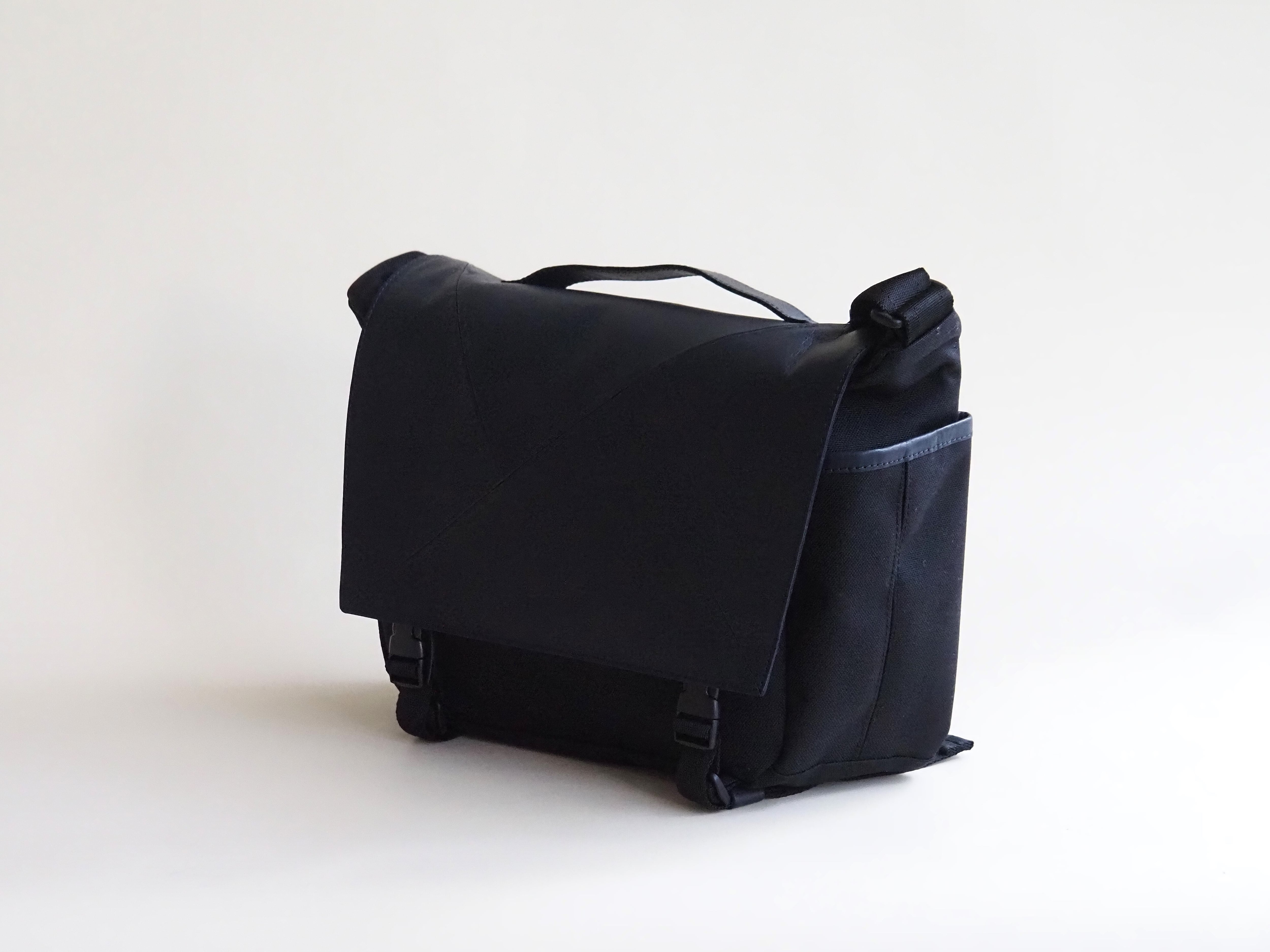 BELAFONTE メッセンジャーバッグ SUMMER SALE】MESSENGER（NV×BLACK） | FORESENT