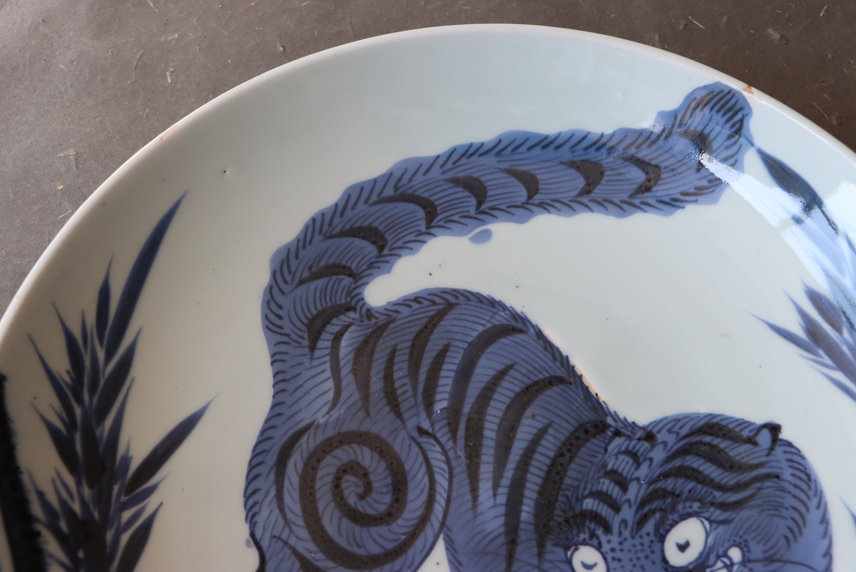 古伊万里 染付 竹虎文 大皿 約一尺三寸/Old Imari large size plate