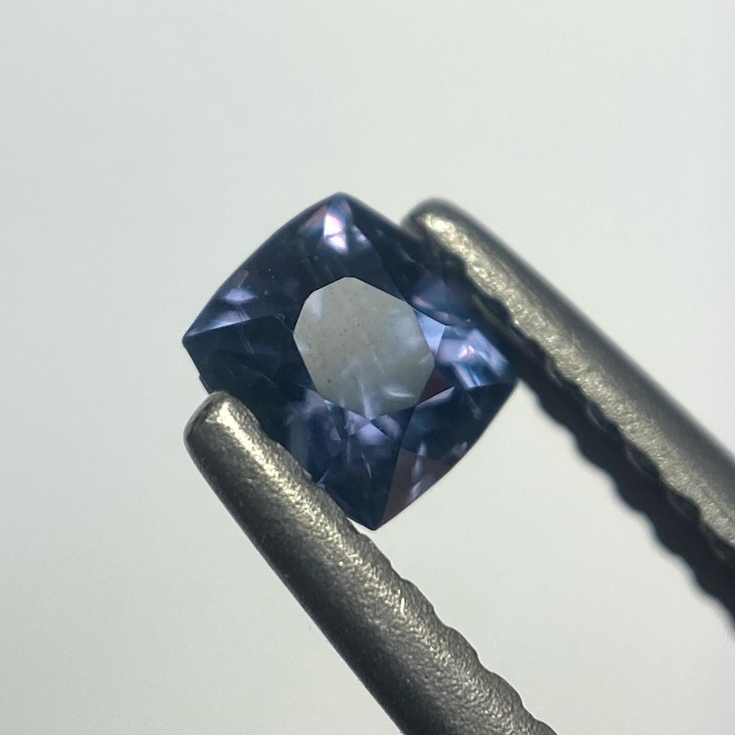 ミステリアスな3変幻　ベキリーブルーガーネット