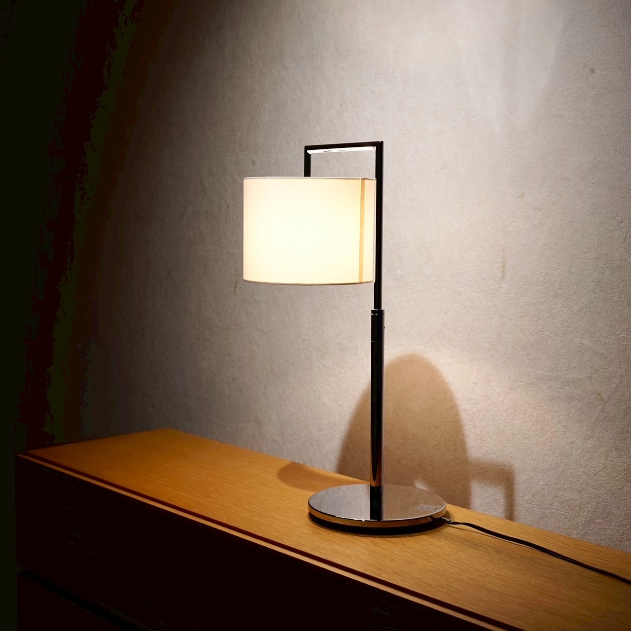 YAMAGIWA ヤマギワ SS414W テーブルランプ デスクライト スタンドライト 卓上 照明 モダン ミニマル ホテルライク