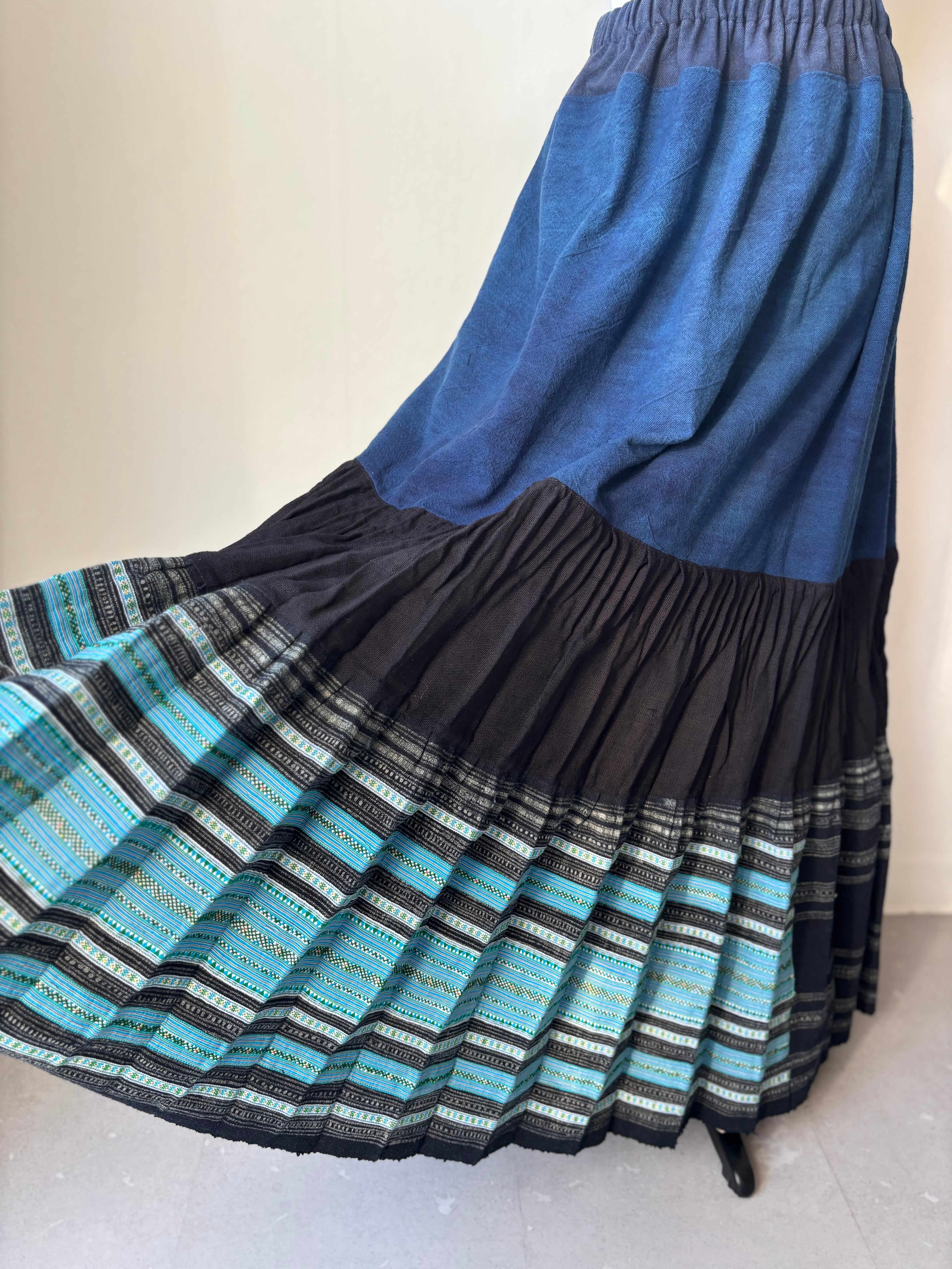 モン族スカート 070 ロング 裾ボリューム 贅沢に巻きスカート1枚使用