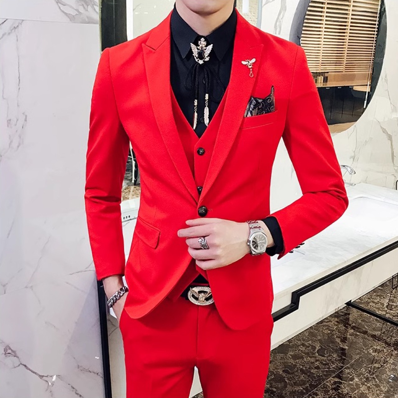 カラフルで個性的なスタイルを楽しみたい方へおすすめスーツ　SU006