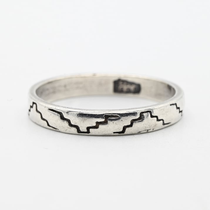 Cutting Out Stepped Design Thin Band Ring #19.0 / USA