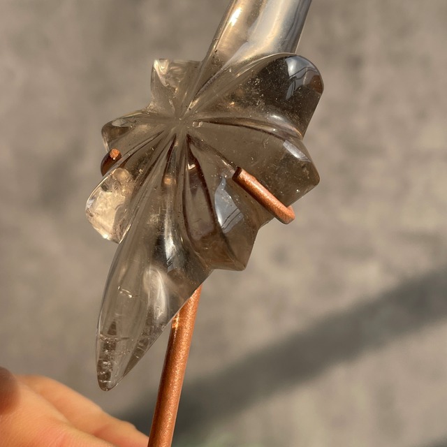 ブラジル・ミナスジェライス州 セラデカブラル産 スモーキークォーツ『流れ星シェイプ スタンド付き｜一点もの