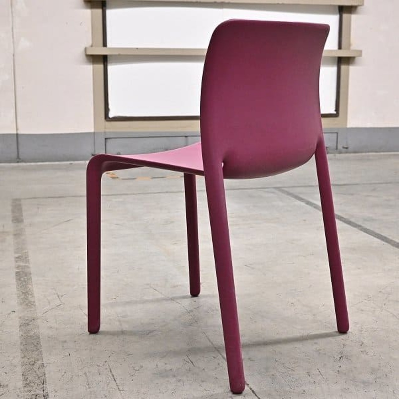 イタリア製 MAGIS 4.2万「CHAIR FIRST/チェア ファースト」スタッキングチェア ザ・コンランショップ取り扱い アームレスチェア【中古家具/中古インテリア/USED家具ユーズド家具/リサイクル】