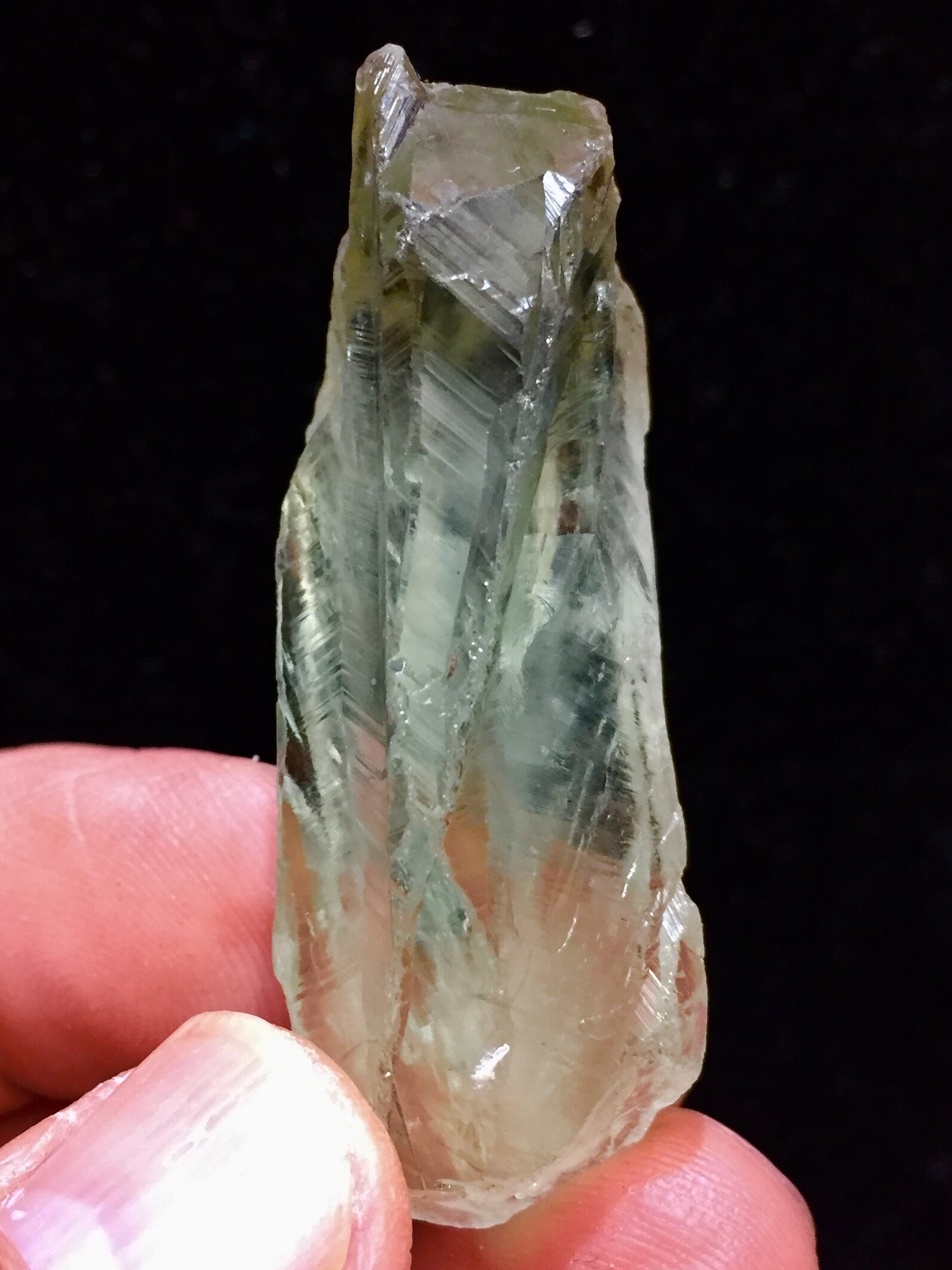 11) グリーン・アメジスト(プラシオライト)原石 | レムリアの太陽