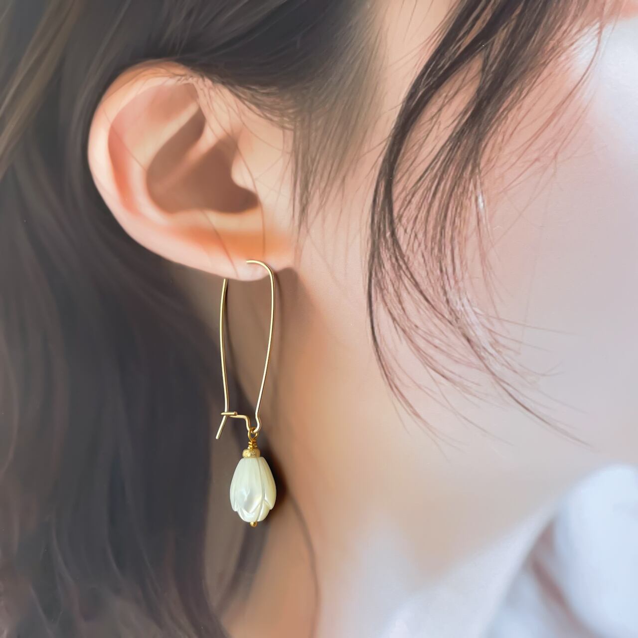 スノードロップモチーフ ピアス｜白蝶貝×14kgf｜大人の花アクセサリー