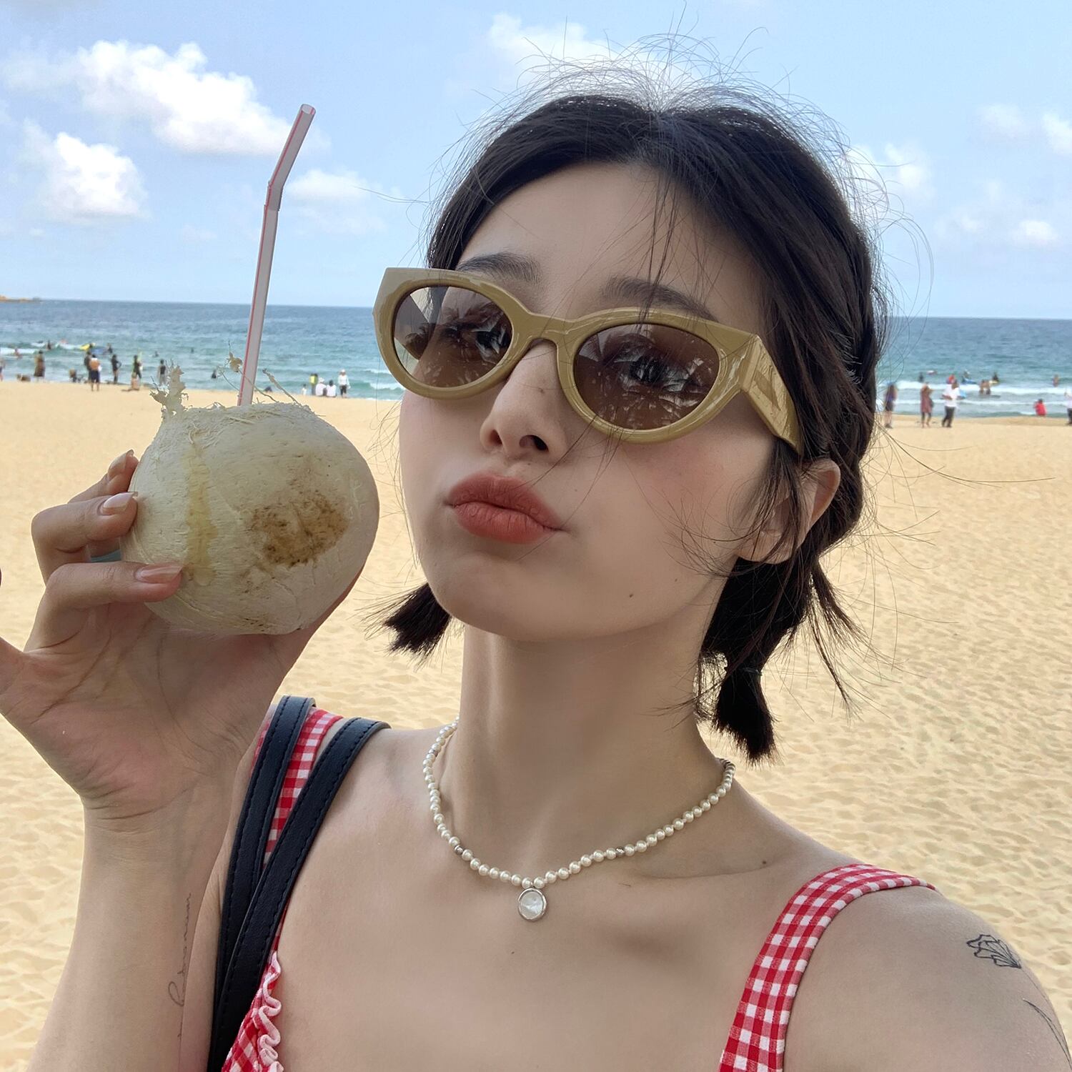 フレーム サングラス 眼鏡 メガネ めがね 便利 使いやすい キャットアイ 楕円 かわいい 大人可愛い シンプル カジュアル 大人 おしゃれ お洒落 こなれ感 個性的 モード系 無地 10代 代 レディース 通勤 学生 通学 デート お出かけ 女子会 休日 旅行 デイリー