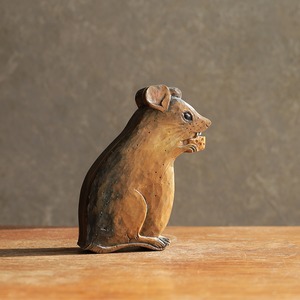 手作りの味わい感じる、ネズミの小物入れ 1