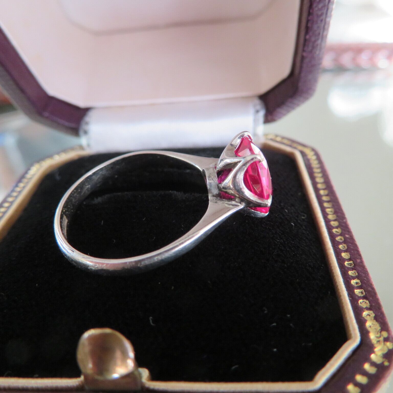 ヴィンテージ  サンプラチナ合成ルビーのリング