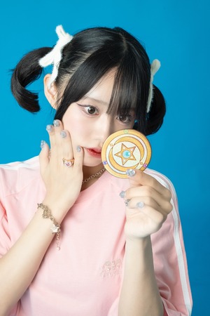 ∴ miracle magical compact mirror